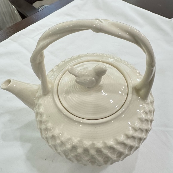 Elegant Cream Ceramic Teapot with Bird Design - Picture 1 of 4